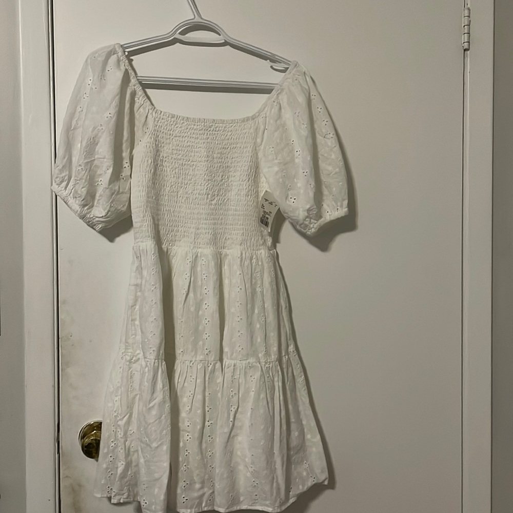 White lace eyelets puff sleeve dress in S